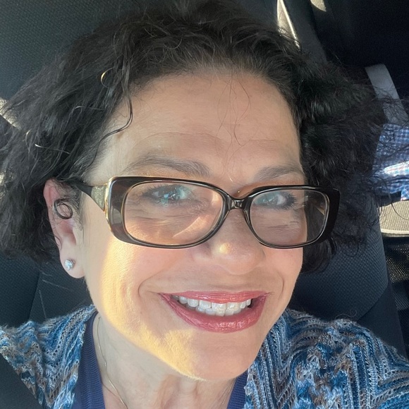 Meet your Posher, Mercedes - Picture 2 of 3